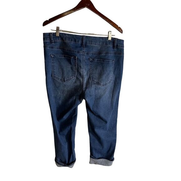 Avenue Denim Capri Jeans - Picture 3 of 3